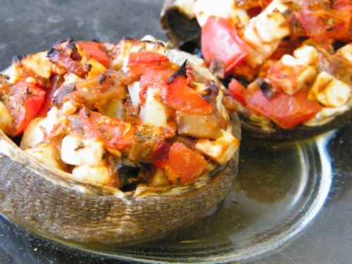 Filled mushrooms with tomatoes and goat cheese